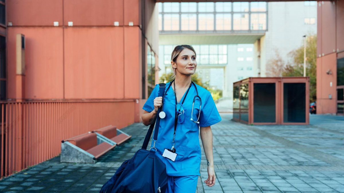 مهاجرت پرستاران به آلمان Nurses' immigration to Germany جمعیت رو به پیری و گسترش مداوم سیستم بهداشت و درمان، تقاضای فزاینده‌ای برای مهاجرت پرستاران به آلمان را ایجاد کرده است. پرستاران ایرانی می‌توانند این خلأ را پر کنند و از مشاغل پایدار، حقوق رقابتی، و فرصتی برای تجربه زندگی در یک کشور مدرن و متصل به اروپا بهره‌مند شوند.
