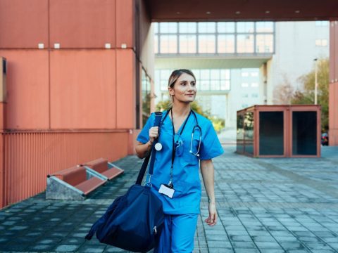 مهاجرت پرستاران به آلمان Nurses' immigration to Germany جمعیت رو به پیری و گسترش مداوم سیستم بهداشت و درمان، تقاضای فزاینده‌ای برای مهاجرت پرستاران به آلمان را ایجاد کرده است. پرستاران ایرانی می‌توانند این خلأ را پر کنند و از مشاغل پایدار، حقوق رقابتی، و فرصتی برای تجربه زندگی در یک کشور مدرن و متصل به اروپا بهره‌مند شوند.